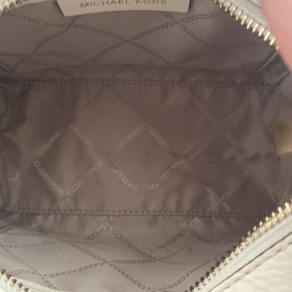 *Michael Kors Light Cream Satchel purse - Picture 3 of 5